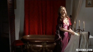 Scena sexy di Christiane Rucker in Frankenstein's Castle of Freaks (1974)