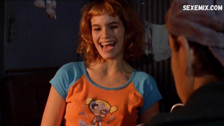 Сцена с грудью Марины Глезер в фильме «El polaquito» (2003)