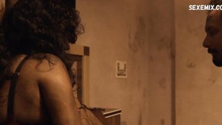 Khushboo Upadhyay'ın iç çamaşırlı vücuduna bakın, Lovefucked (Jaoon Kahan Bata Ae Dil) (2019) filmindeki sahne