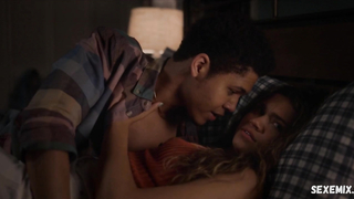 Сцена в нижнем белье Мэдисон Бейли в сериале «Американские истории ужасов», сезон 1, серия 3 (2021)