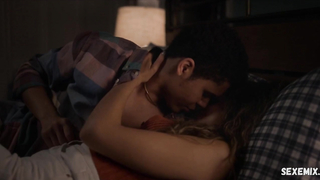 Сцена в нижнем белье Мэдисон Бейли в сериале «Американские истории ужасов», сезон 1, серия 3 (2021)