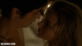 Diverse scene erotiche e di sesso con Sophie Quinton, scena in La nourrice (2004)