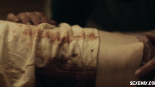 Сцена в нижнем белье Роуз Лесли в фильме «Медовый месяц» (2014)