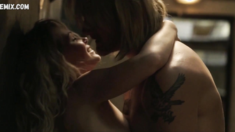 Kelli Berglunds Brüsteszene in Heels s01e01 (2021)