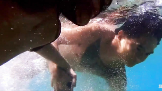 On peut voir du sexe avec Kylie Verzosa, scène dans Sisid (2022)