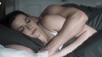 Bethan Waller mostra il seno nudo, scena in The Last Rite (2021)