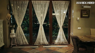 Yuliya Pozhidaeva ci mostra un veloce nipslip, scena in Opasnyy soblazn (2020)