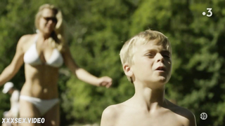 Marilyne Fontaine è sexy in bikini, nella scena di Vacation (Villegiatures) (2018)