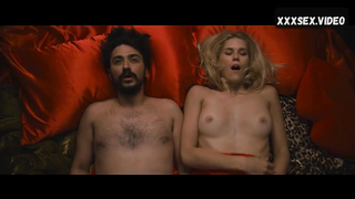 Ellyn Jameson posa desnuda durante el sexo, escena en Aspirational Slut (2022)