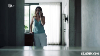 Lisa Maria Potthoff sexy scene in Eine riskante Entscheidung (2022)