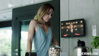 Lisa Maria Potthoff sexy scene in Eine riskante Entscheidung (2022)