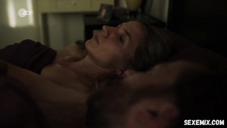 Lisa Maria Potthoff sexy scene in Eine riskante Entscheidung (2022)
