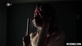 Lisa Maria Potthoff sexy scene in Eine riskante Entscheidung (2022)