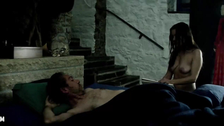 Elodie Bouchez est une nudité frontale complète, scène dans Chevrotine (2022)