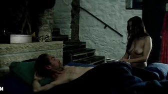 Elodie Bouchez está desnuda de frente, escena en Chevrotine (2022)