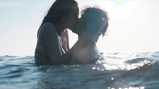 Соня Метелица занимается сексом на пляже, сцена в фильме «Под вестью» (2022)