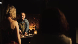 Anael Snoek hat in der Szene in „Ons“ (2020) vollständige frontale Nacktheit demonstriert