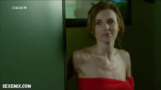 Karin Hanczewski, Alarm fur Cobra 11 s19e02 (2013) dizisindeki çıplak göğüsleri gösteriyor