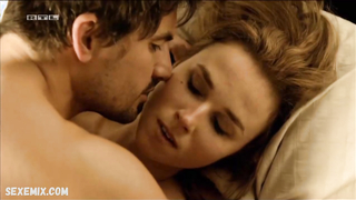 Karin Hanczewski, Alarm fur Cobra 11 s19e02 (2013) dizisindeki çıplak göğüsleri gösteriyor