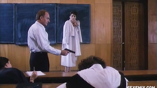 Валери Заррук показывает голую грудь, киску, сцену в фильме «Она» (1995)