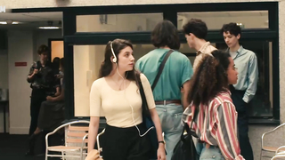 Zoe Adjani sexy, Unterwäscheszene in Cigare au miel (2020)