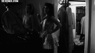 Vali Kerekes muestra las tetas desnudas durante el sexo - Damnation (Karhozat) (1988)