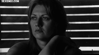 Vali Kerekes muestra las tetas desnudas durante el sexo - Damnation (Karhozat) (1988)