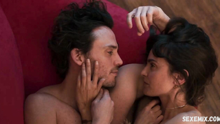 Veronica Echegui, Book of Love (2022) filminde çıplak poz veriyor