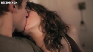 Elisheva Weil mostra il seno nudo durante il sesso, scena in Night Visit (Habikur) (2021)