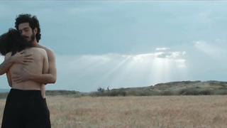 Scène sexy d'Emilia Lazo dans Emilia y Pablo Territorio de Delirio (2019)