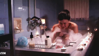 Marta Nieto nos mostra um bom decote - La cripta, el ultimo secreto (2020)