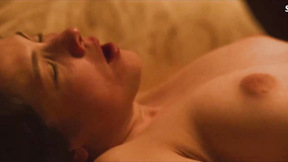 Дарья Балабанова демонстрирует голую грудь, киску - Karamora s01e06 (2022)