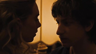 Scena sexy di Vanessa Kirby in Italian Studies (2021)