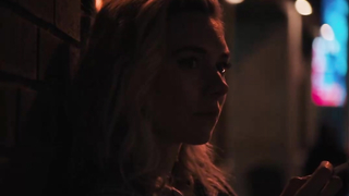 Scena sexy di Vanessa Kirby in Italian Studies (2021)