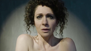 Kseniya Rappoport tem momentos sensuais no filme “It Doesn't Matter”