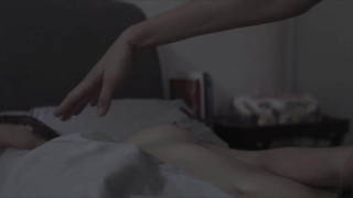 Роми Мертинс обнажена в фильме «Give», который вышел в 2016 году