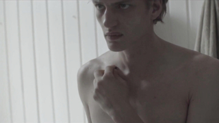 Роми Мертинс обнажена в фильме «Give», который вышел в 2016 году