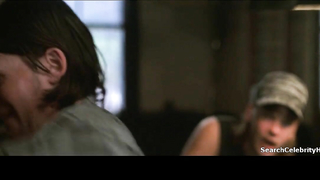 Грудь Джоди Фостер,сцена в фильме «Нелл» 1994 года