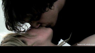 Temple Juno dans Little Birds 2012