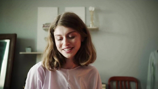 Nude video with Evgeniya Evstigneeva – Pyat s plyusom (Surrounded By Daughters) s01e07 (2021)