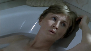 Christine Brucher Nacktszene in „La Ville Est Quietle“ (2000)