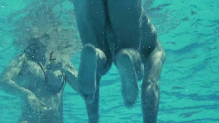 Обнаженная сцена с Анной Галиеной в фильме «Черный ангел» (2002)