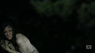 Daniella Farinacci scena nuda in Glitch s01 (2015)