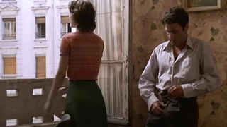 Escena desnuda de Laurence Cote en Les voleurs (1996)