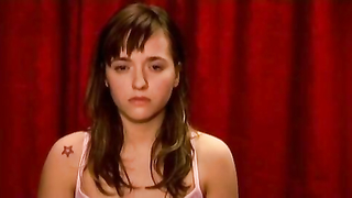 Laurie Lefret scena nuda in ICI LA EN BAS de Lise Lefevre (2008)