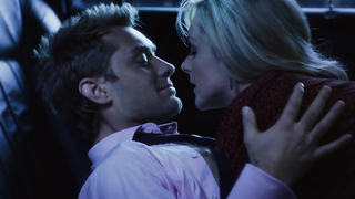 Обнаженная сцена Джейн Краковски в фильме «Элфи» (2014)