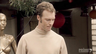 Rebecca Breeds dans la scène sexy de Molly s01e01-02 sortie en 2016.