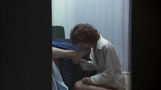 Daniele Gegauff in scena di nudo. Ci mostra le sue tette, il sedere e il cespuglio, inclusa la nudità frontale completa.