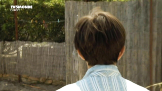 2012'de vizyona giren La baie d'Alger. Margaux Chatelier bize göğüslerini ve kıçını gösteriyor.