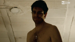 Вероника Ксязкевич показывает нам свои сиськи в сцене секса - L'ispettore Coliandro s05e01 (2016)